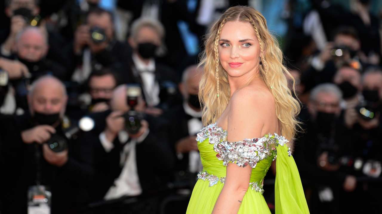 Chiari Ferragni si mostra senza reggiseno sui social