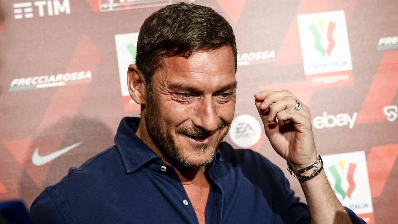 Totti, l'anello a Noemi Bocchi ha un significato. Clamoroso retroscena