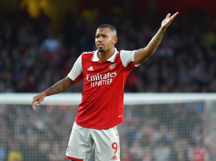 Gabriel Jesus, brutto scontro durante Arsenal-Liverpool. 