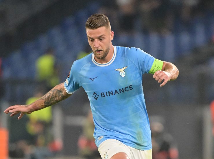 Milinkovic-Savic in azione durante Lazio-Midtjylland.