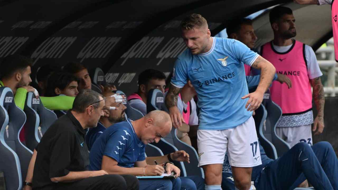 Immobile a colloquio con Sarri dopo l'infortunio