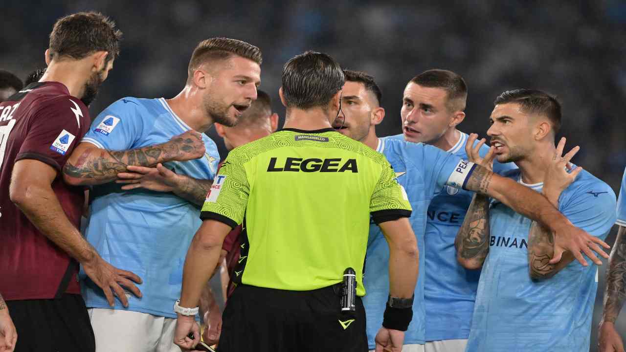 Manganiello protagonista con il giallo inventato che costerà il derby a Milinkovic. 