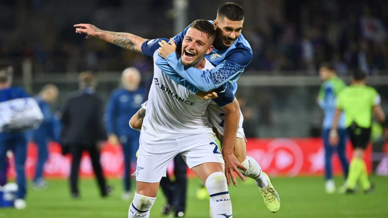 Milinkovic-Savic e Zaccagni festeggiano dopo la vittoria di Firenze