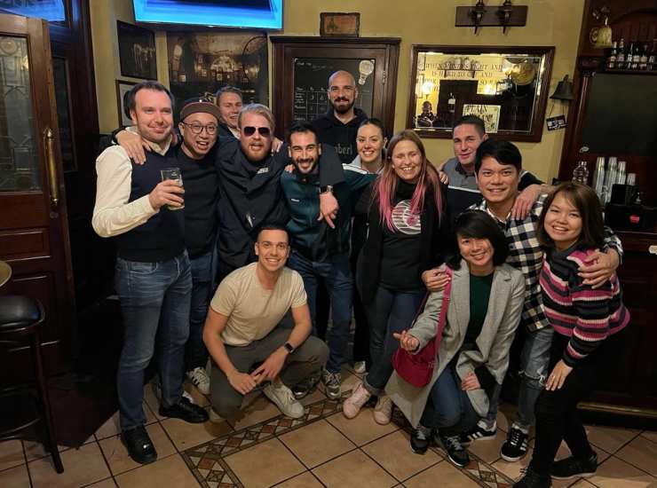 Lazio Land, foto di gruppo di un pub di Roma. 