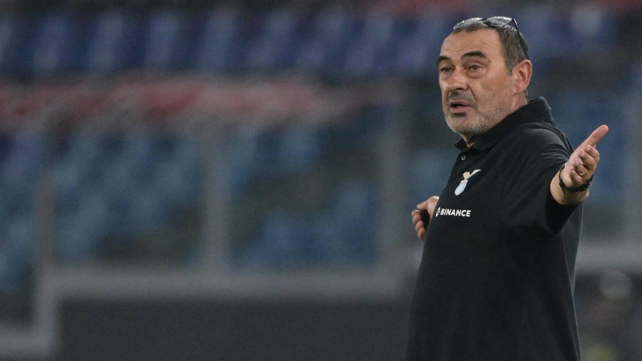 La decisione dell'UEFA manda Maurizio Sarri in bestia