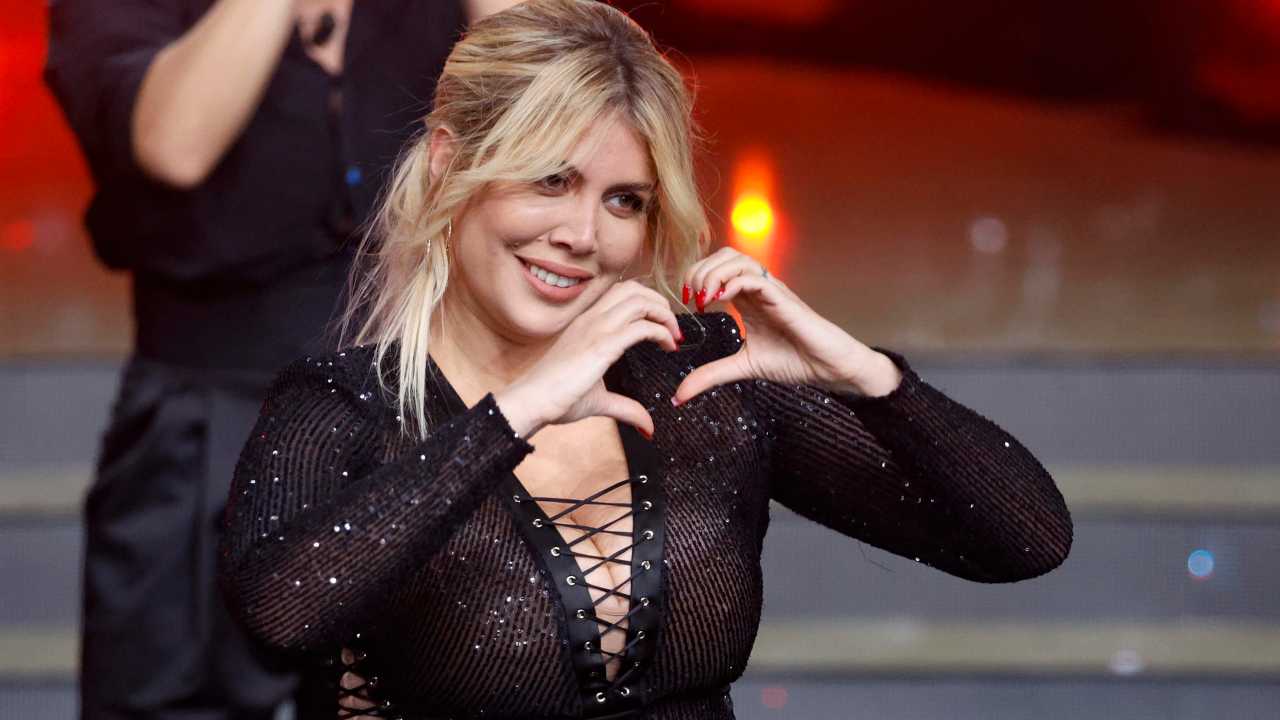 Wanda Nara in costume da bagno manda i fan in delirio