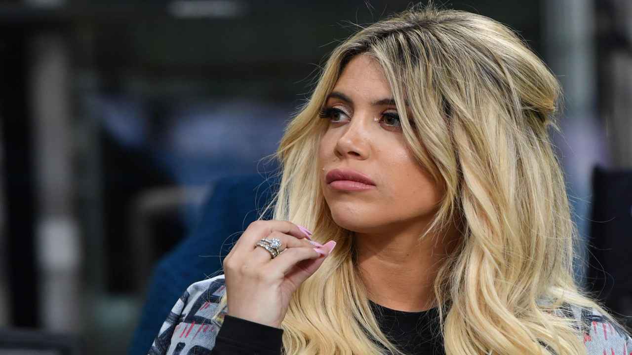 Wanda Nara toglie il bikini: la nuova moda è il topless