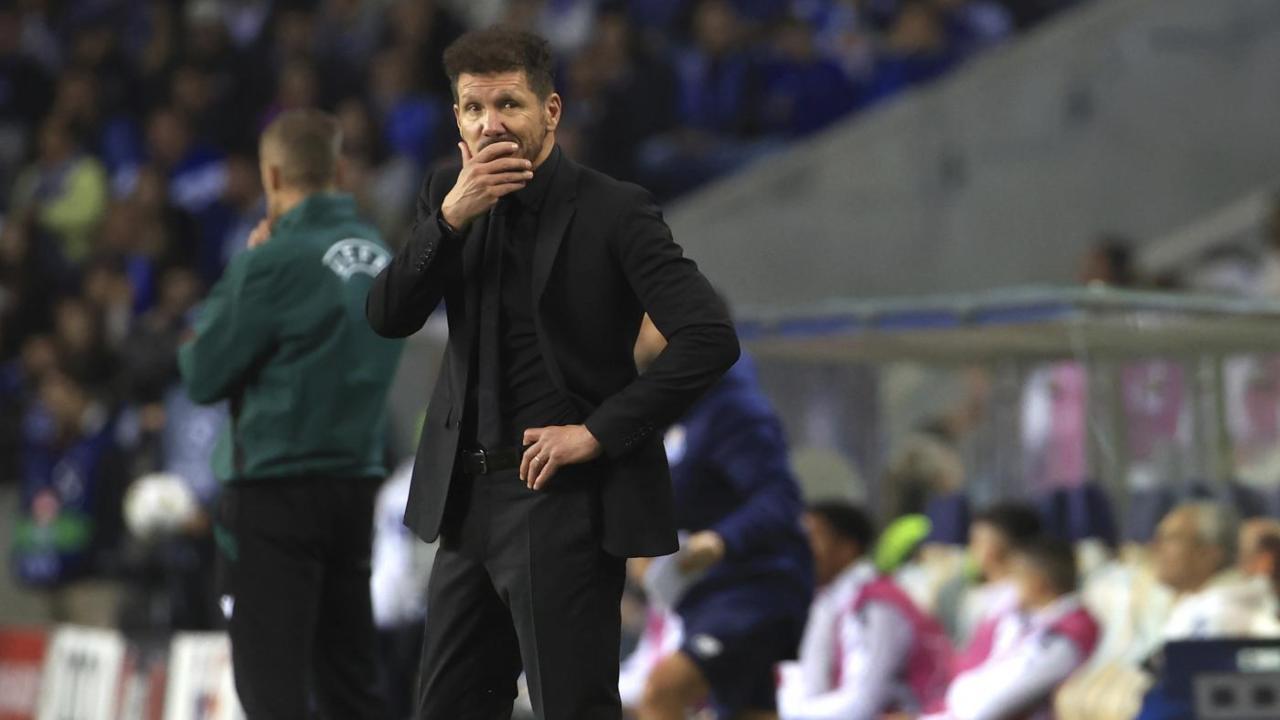 Diego Pablo Simeone pensieroso durante una partita