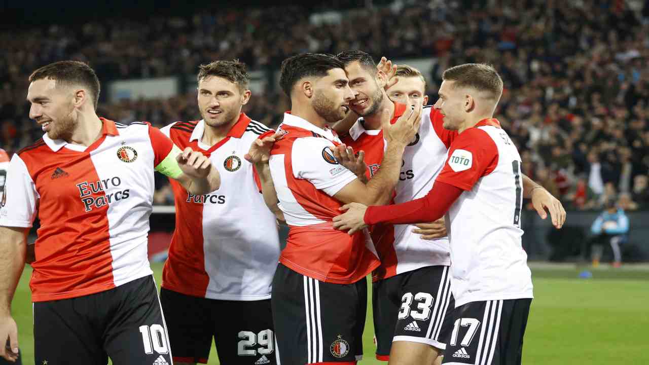 Il Feyenoord esulta tra le mura amiche