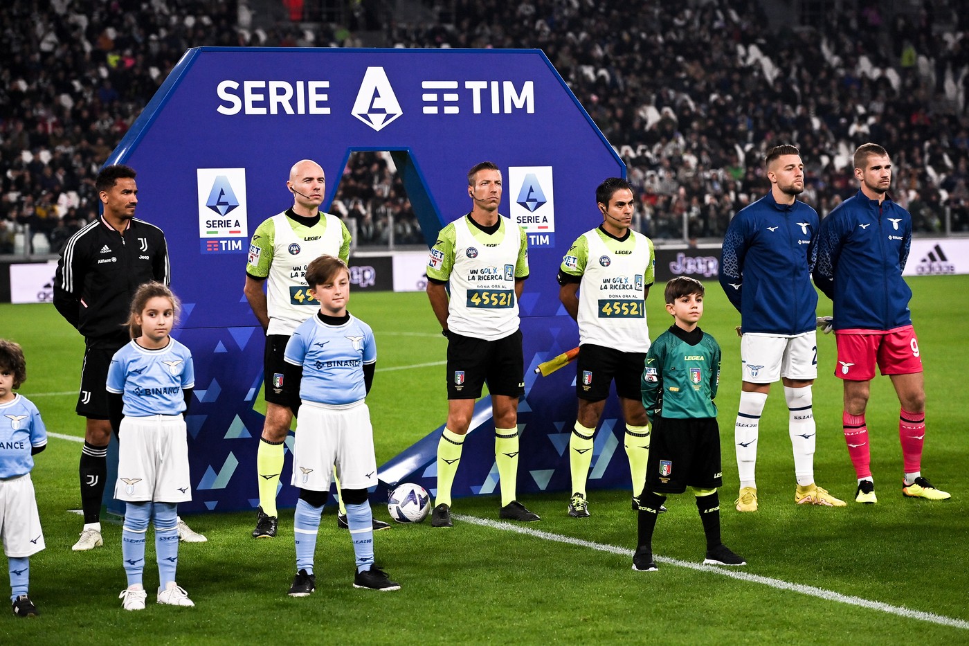 Juventus e Lazio prima del calcio d'inizio dell'ultima gara di campionato