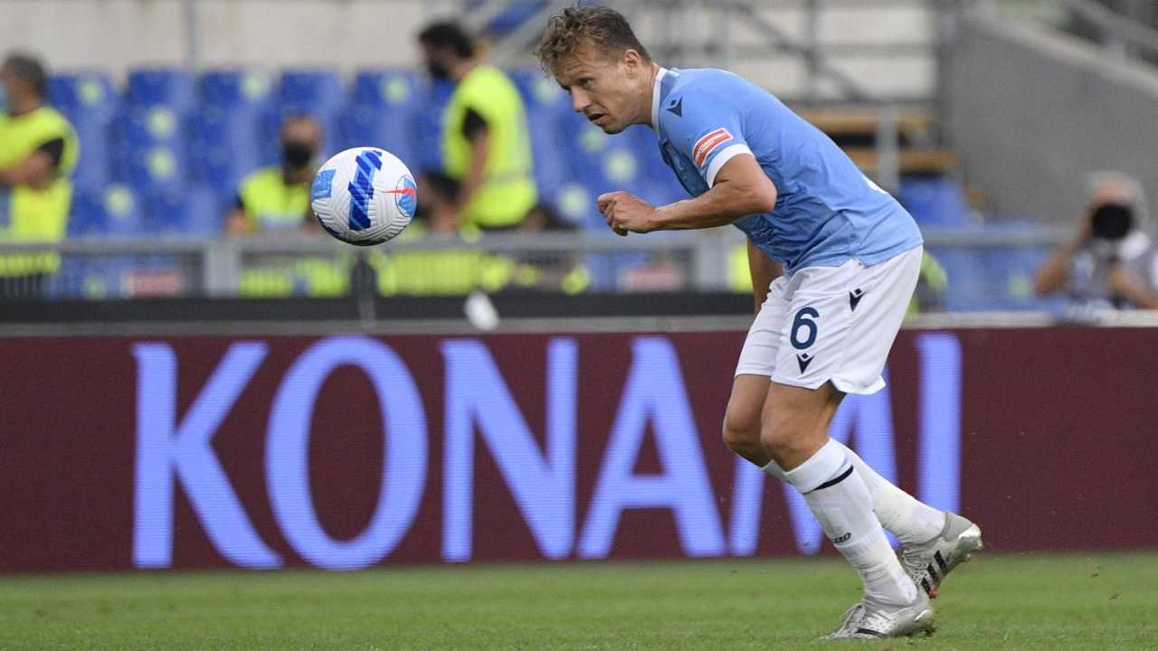 Lucas Leiva in azione con la maglia della Lazio