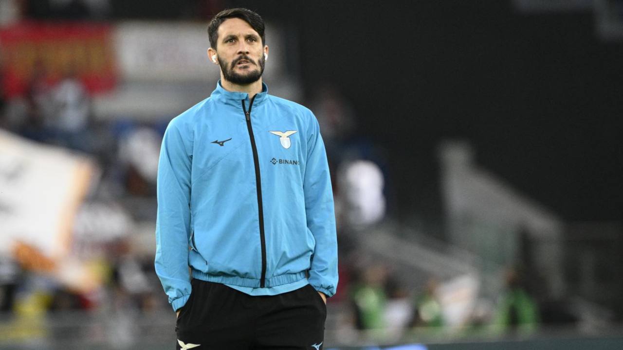 Luis Alberto in tuta prima di una partita della Lazio