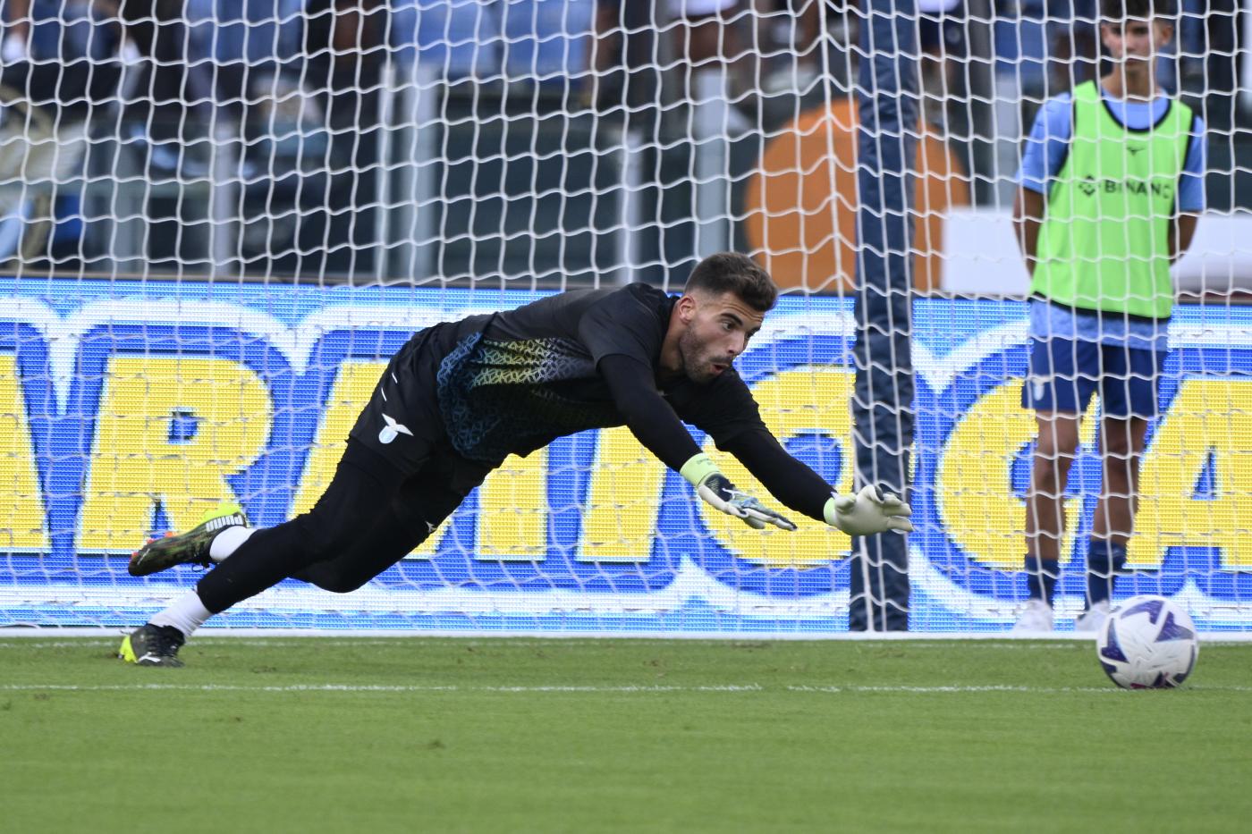 Maximiano durante il riscaldamento prima di una partita