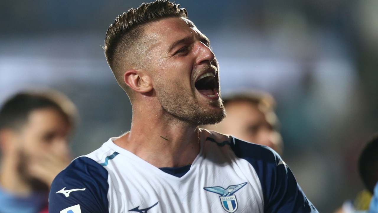 Sergej Milinkovic-Savic esulta al termine di un partita