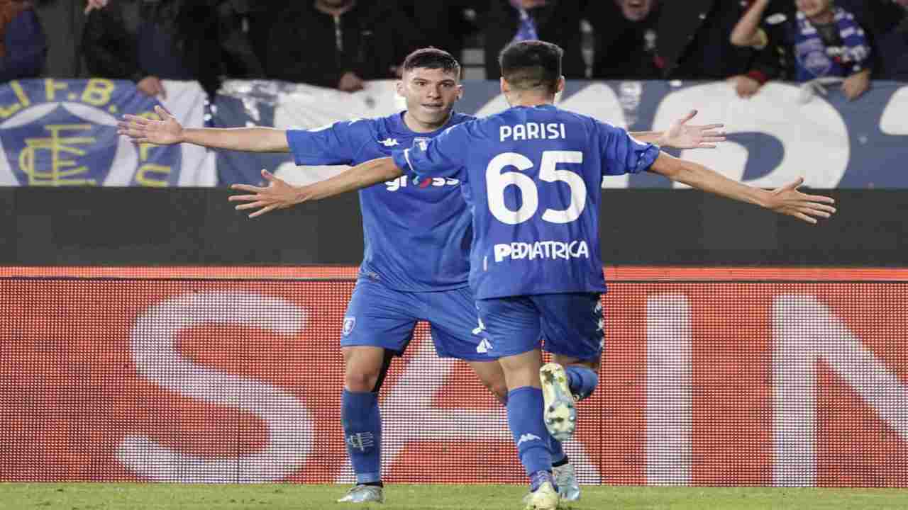 Fabiano Parisi dell'Empoli festeggia un goal con un suo compagno di squadra