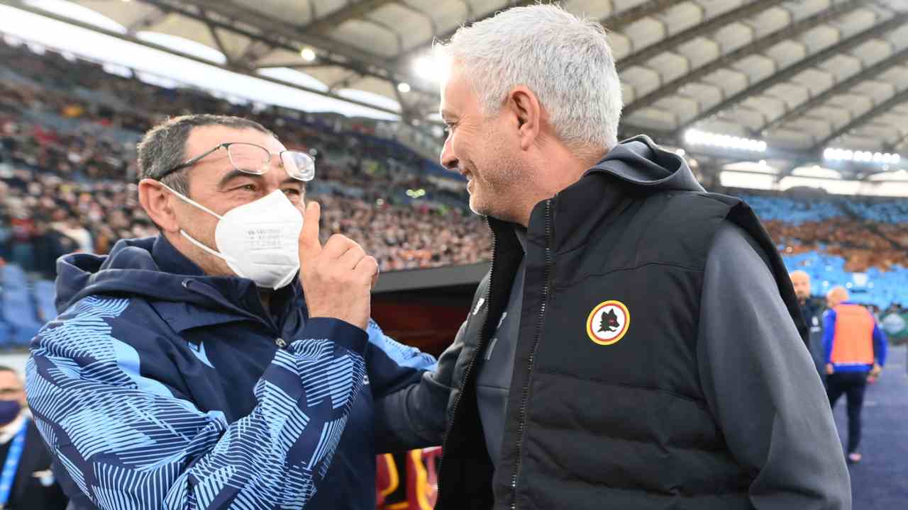 Sarri e Mourinho a colloquio prima di un derby