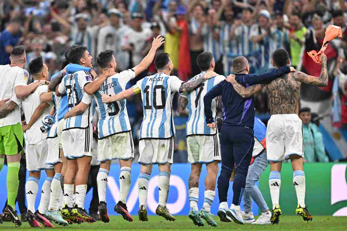 Messi porta l'Argentina in finale