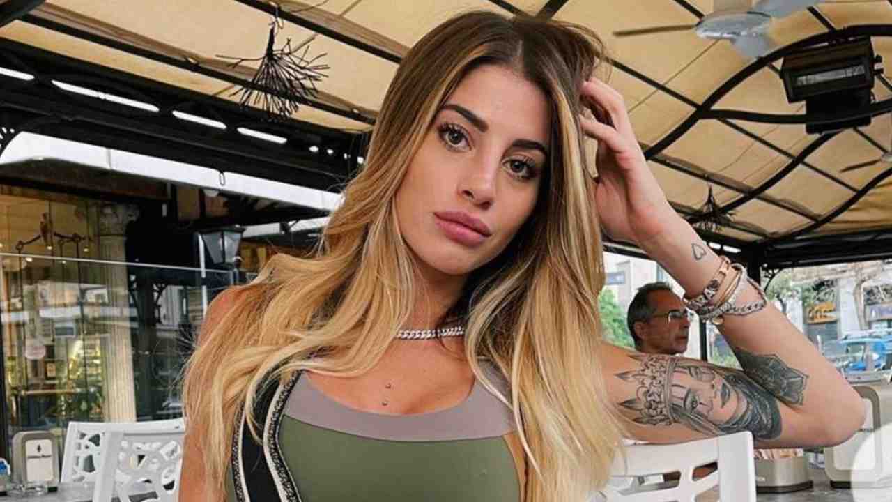 Chiara Nasti risponde a tono sui social