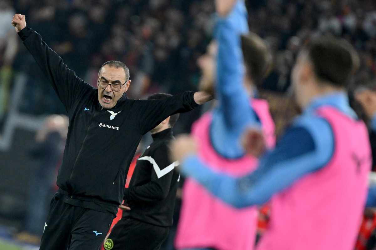 Sarri festeggia la vittoria nel derby