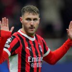 Santi Gimenez non esulta dopo il gol