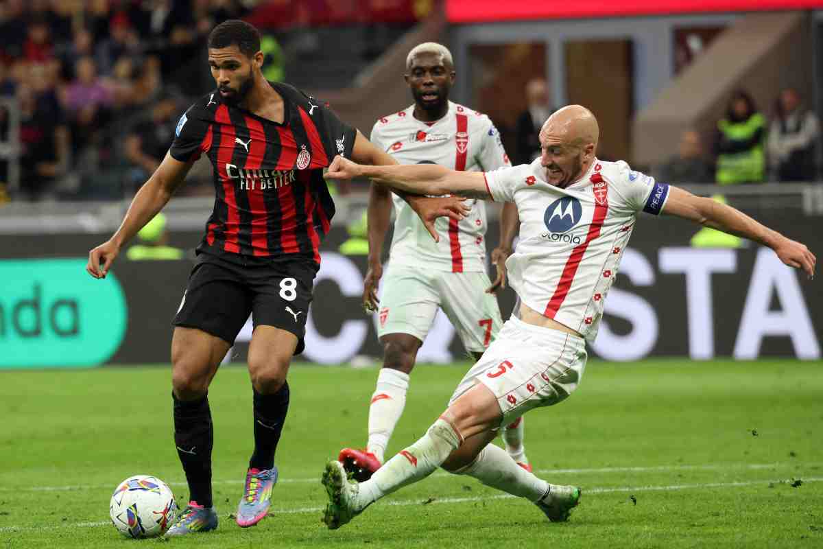 Loftus-Cheek con la maglia del Milan