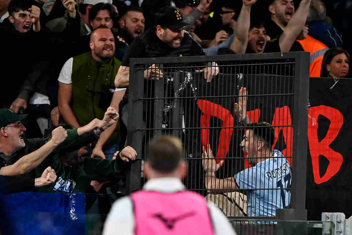 Romagnoli esulta sotto la Nord