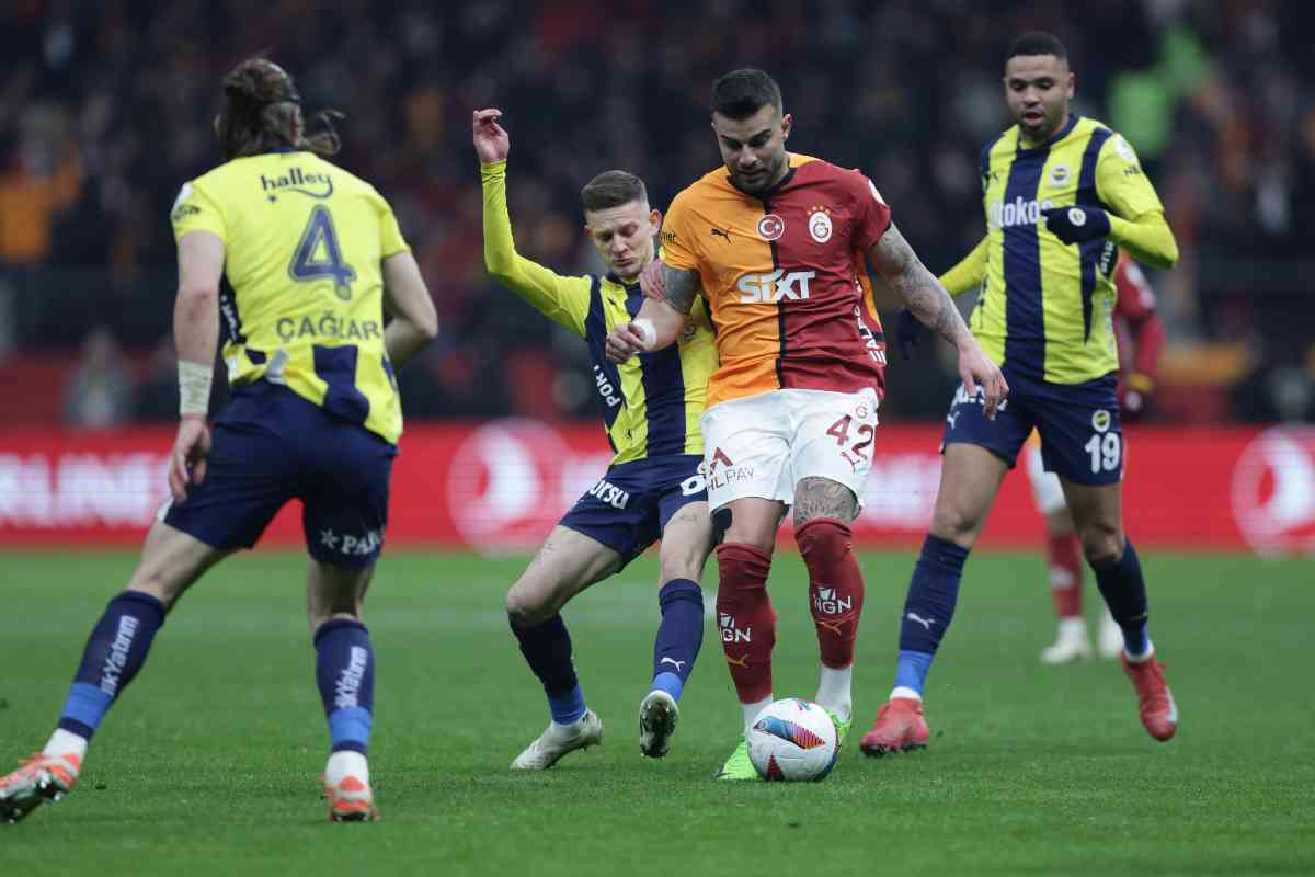 Szymanski contro il Galatasaray
