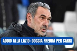 Sarri pensieroso in panchina