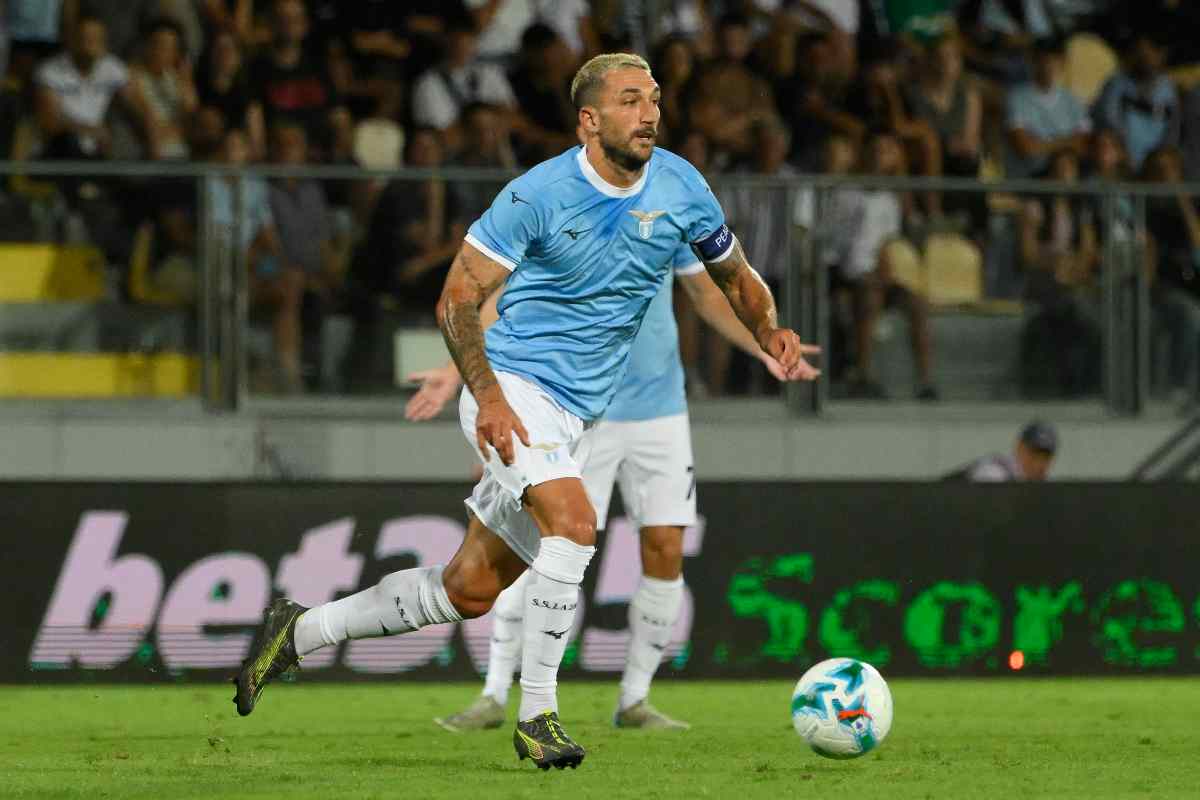 Danilo Cataldi con la fascia di capitano