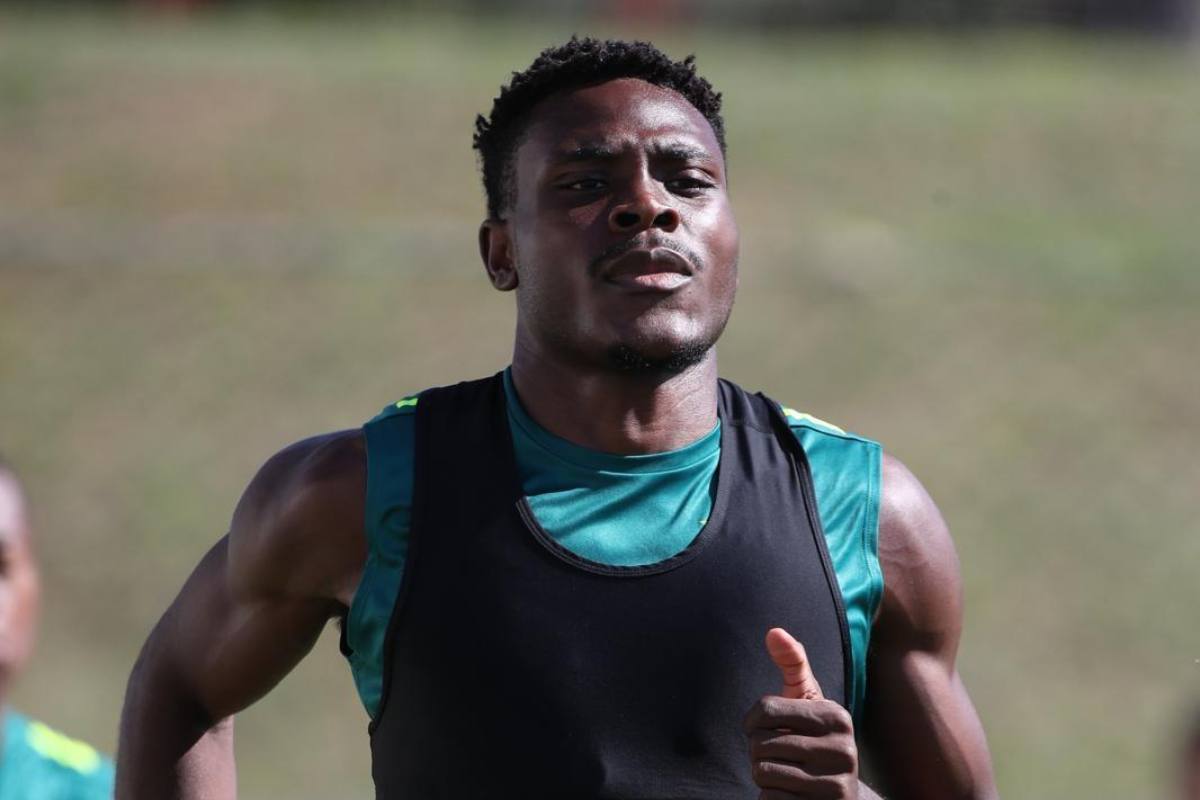 Dele Bashiru durante un allenamento a Formello