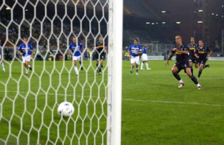 Di Canio segna il rigore nella sfida Sampdoria-Lazio della stagione 2004-05