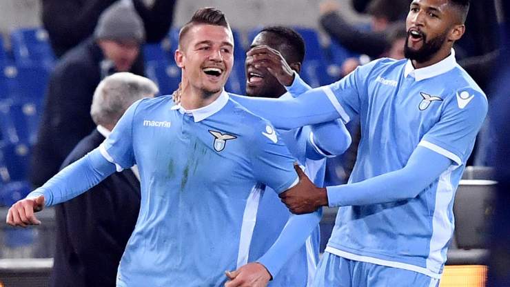 Sergej Milinkovic Savic esulta dopo un gol al derby