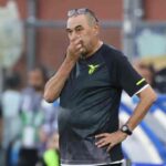 Sarri pensieroso in panchina