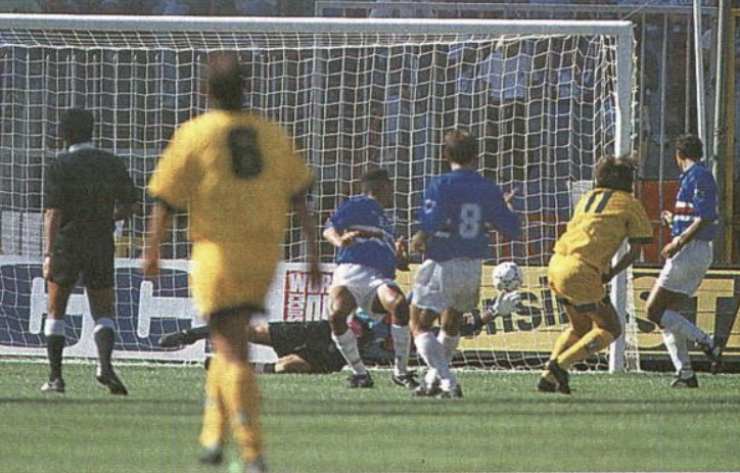 IIl gol segnato da Signori durante la sfida Sampdoria-Lazio della stagione 92-93