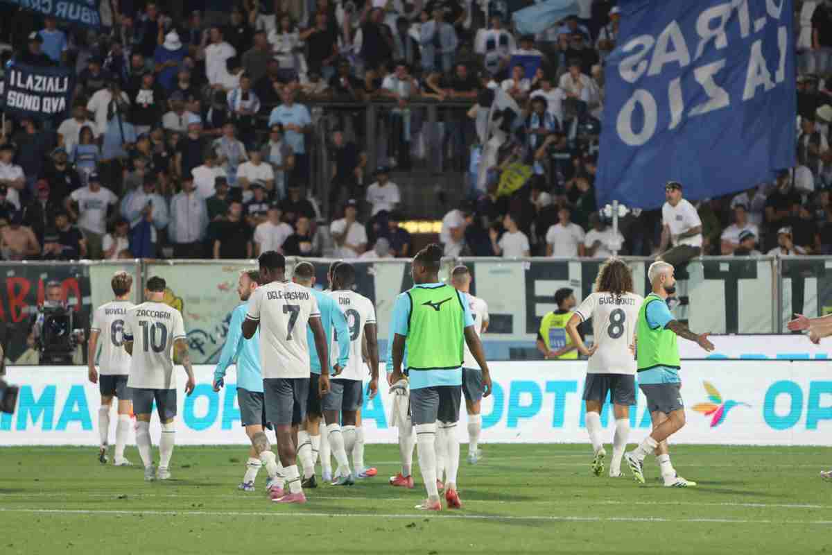 La squadra sotto la curva a capo chino