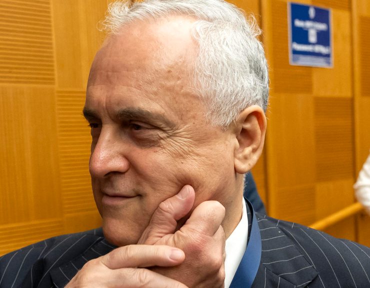 Il senatore Lotito durante una seduta al Senato