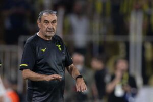 Maurizio Sarri mentre dirigeva la squadra contro i Fenerbahce