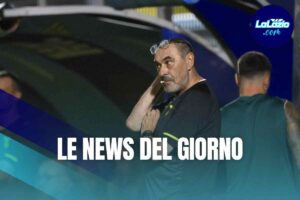 Sarri in panchina studia la sua Lazio