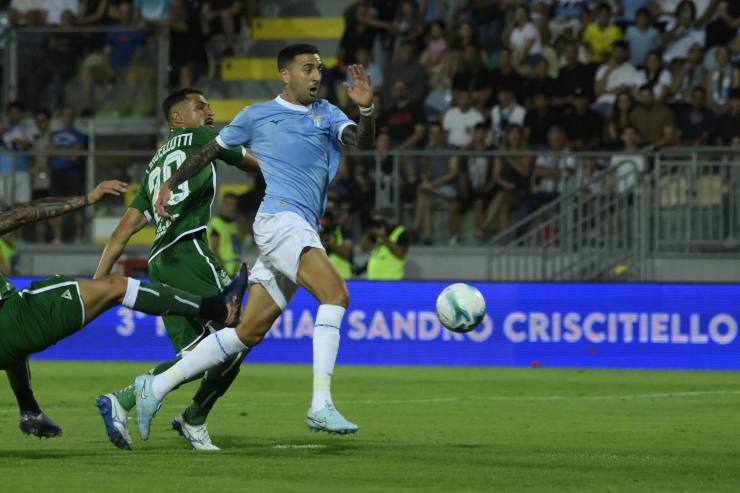 Matias Vecino nel corso dell'amichevole con l'Avellino
