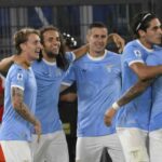 Abbraccio di gruppo dopo un gol della Lazio
