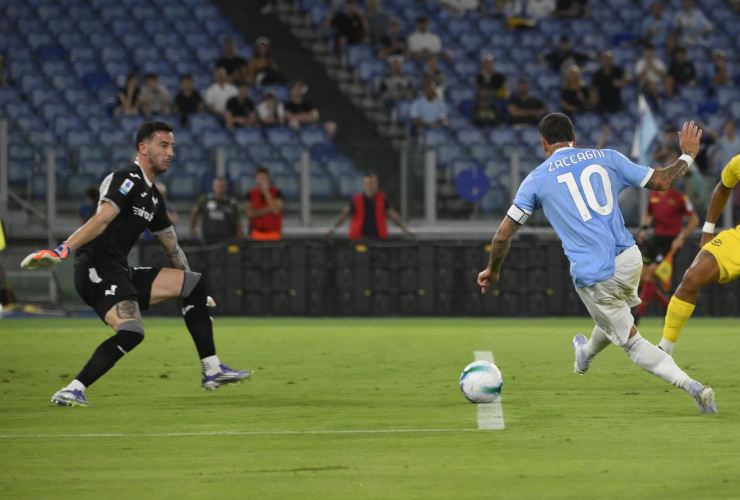 Mattia Zaccagni segna al Verona