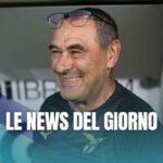 Sarri sorridente in panchina