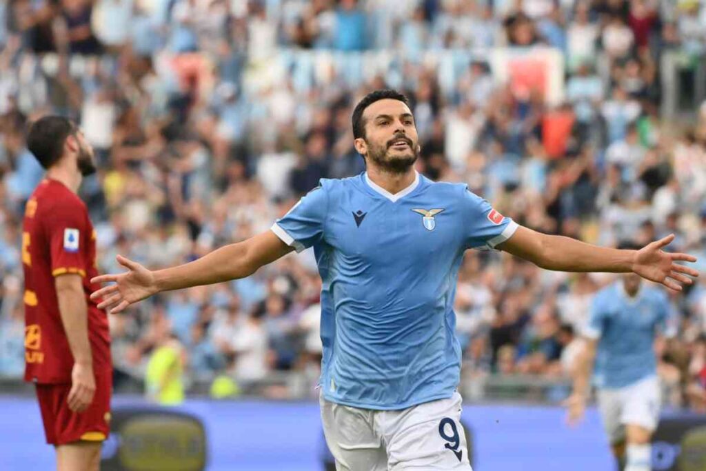 Pedro esulta dopo il gol nel derby