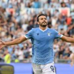 Pedro esulta dopo il gol nel derby