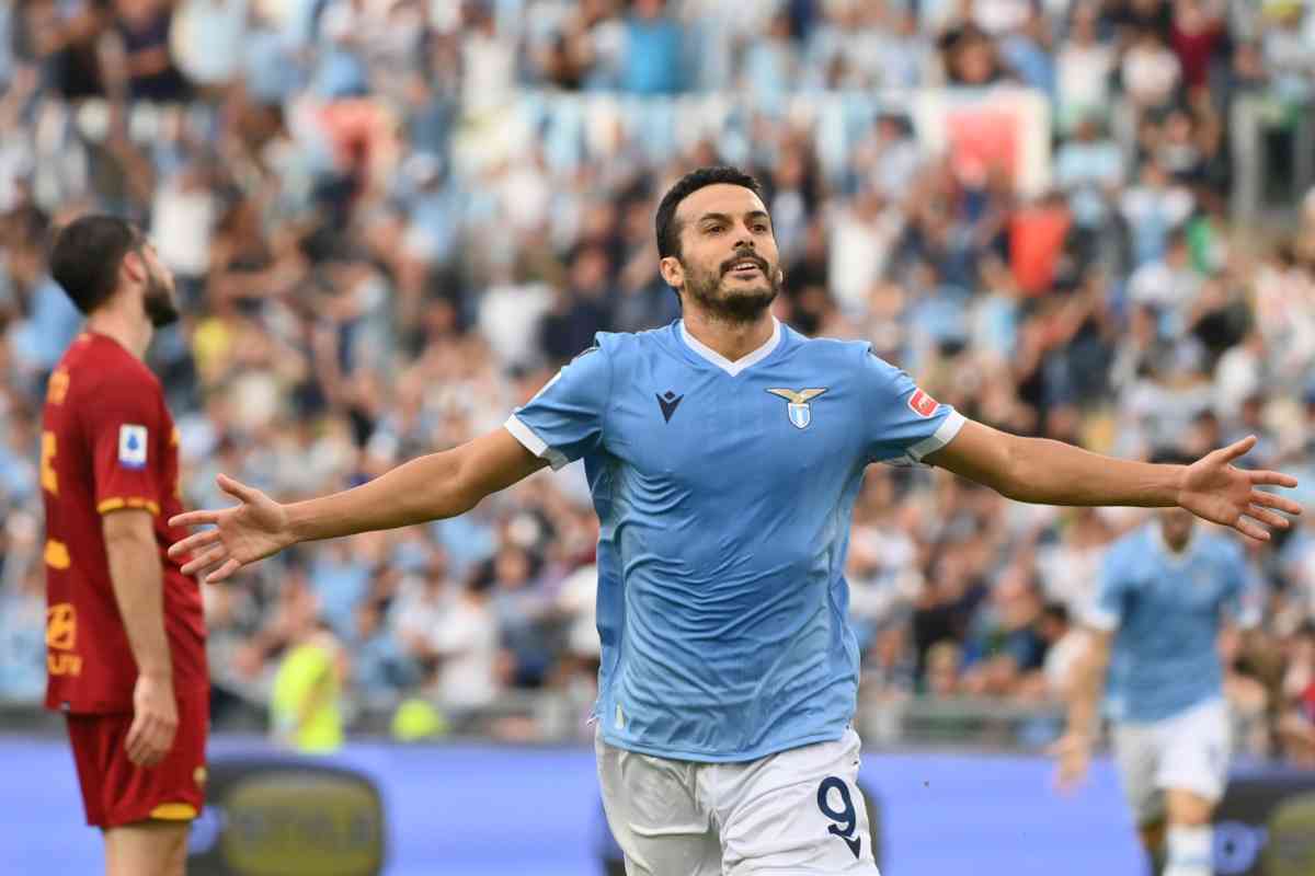 Pedro esulta dopo il gol nel derby