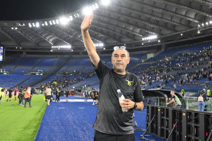 Sarri saluta i tifosi