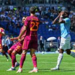 Nuno Tavares mentre si dispera per l'errore nel derby