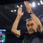 Maurizio Sarri mentre ringrazia la gente