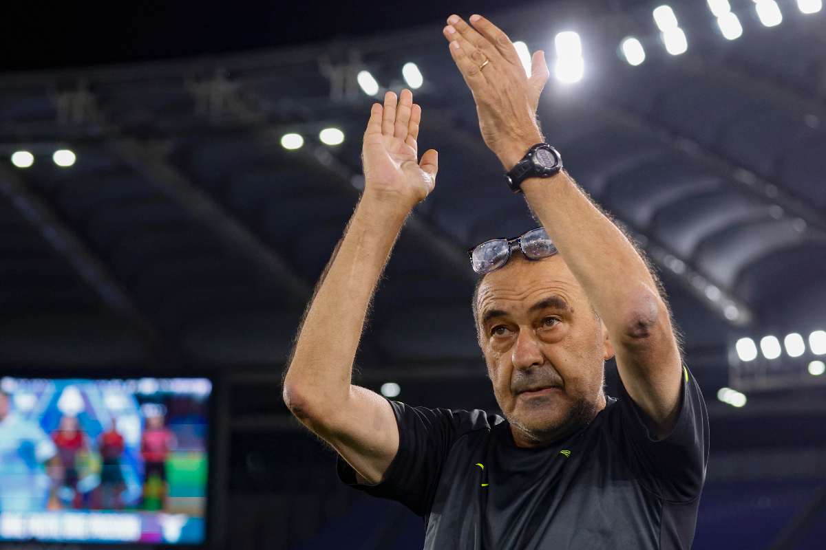 Maurizio Sarri mentre ringrazia la gente