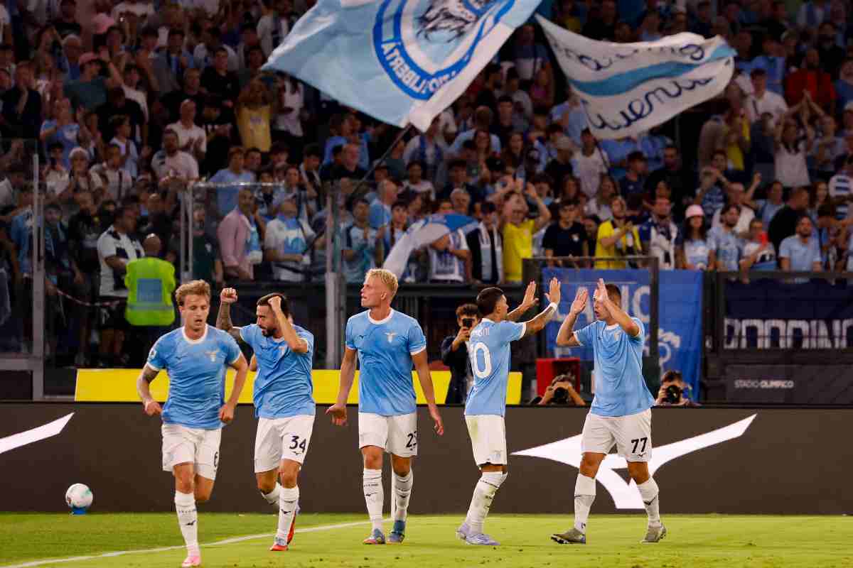 i calciatori della Lazio esultano